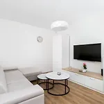 Househost Krowoderska 64 * كراكوفيا