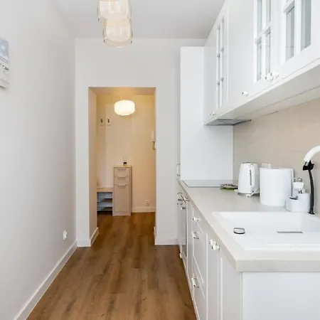 Househost Krowoderska 64 *