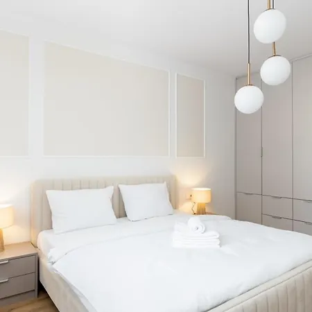 Househost Krowoderska 64 *